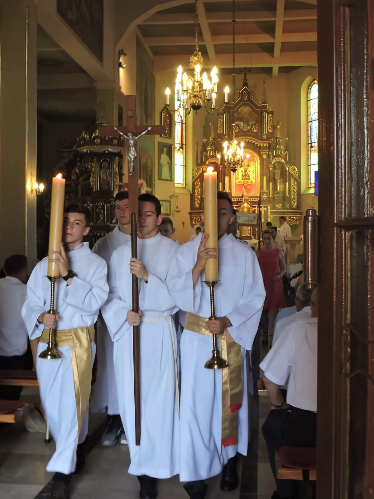 Każdego więc kto mnie wyzna przed ludźmi i ja wyznam przed moim Ojcem, który jest w niebie - Boże Ciało 2018, Parafia Bucze - fot. Krystyna Wyczesany